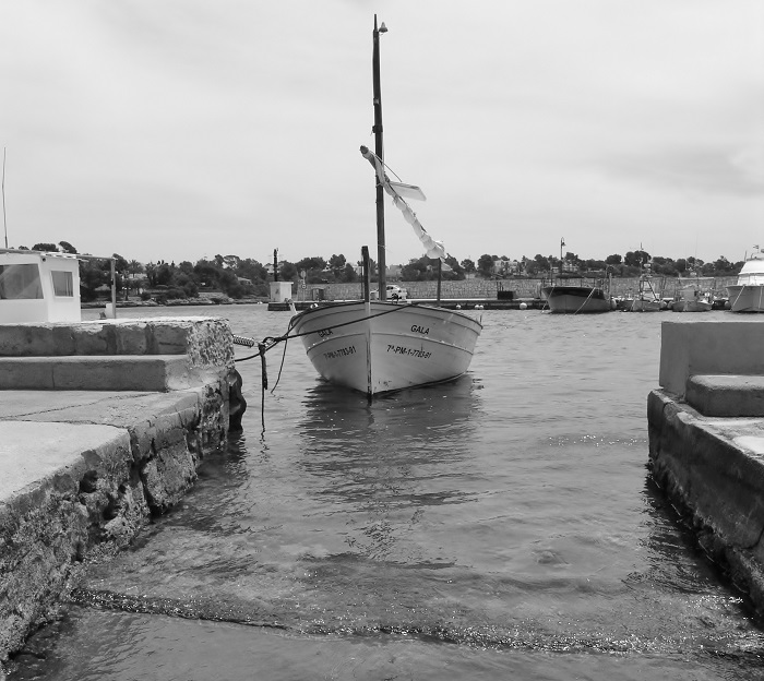 Marcela Szabo - The old fishing boat