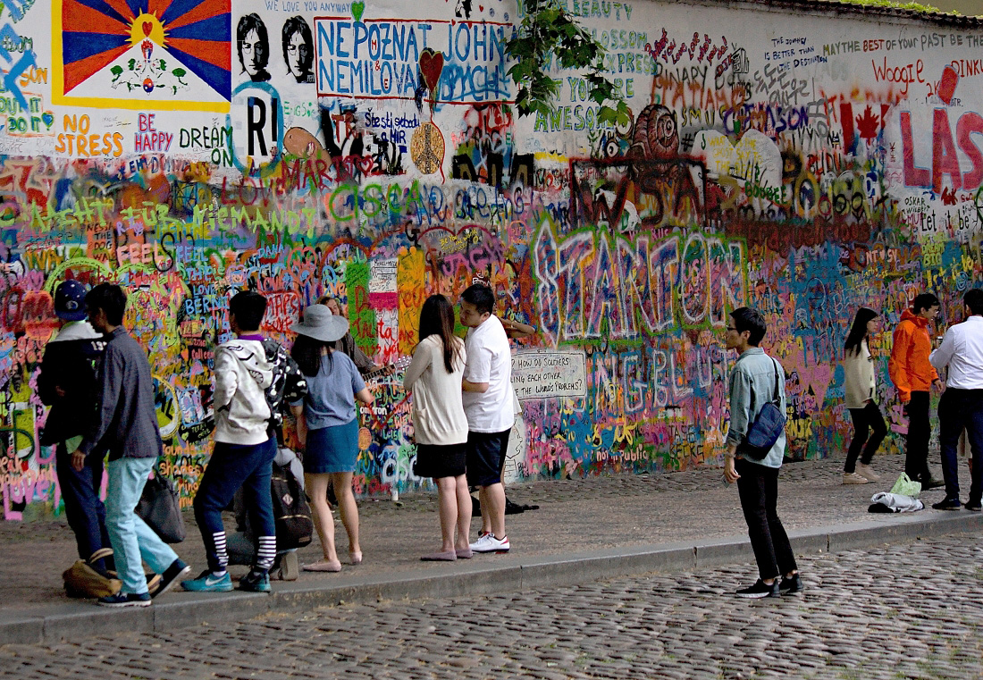 filipek-barevné - Zeď J. Lennona